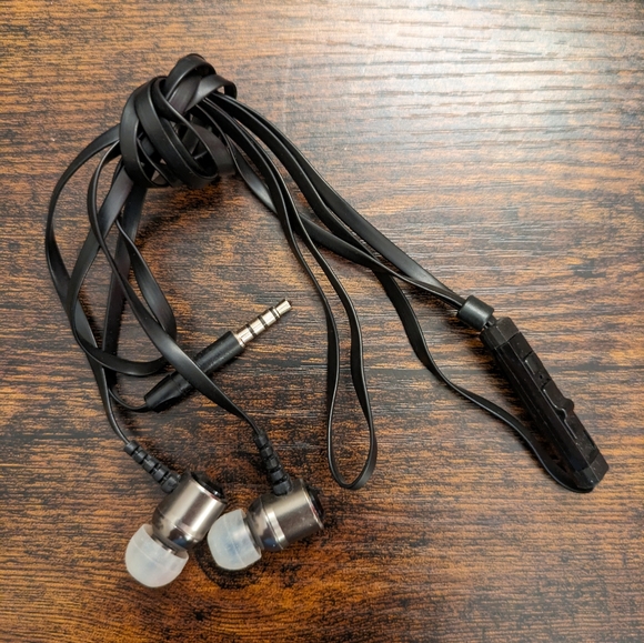 Earphone - Picture 10 of 11